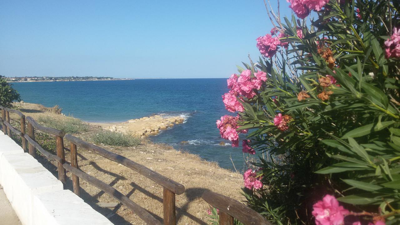 Avola Holidays Exterior foto